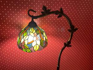 lot 115 image: Grapevine and Leaf Tiffany Style Floor Lamp