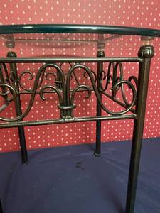 lot 117 image: Round Glass Topped Side Table
