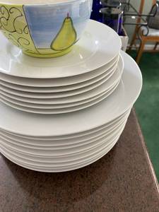 lot 157 image: Glassware and Dishes