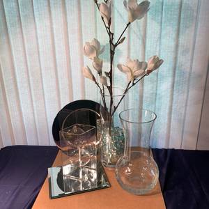 lot 127 image: Decorative Treasures that Shine