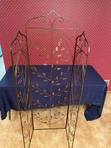 lot 131 image: Metal Screen