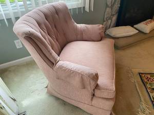 lot 135 image: Light Pink Side Chair