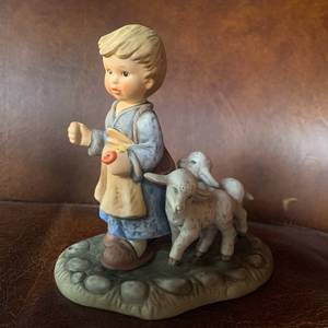 lot 140 image: Hummel Figurines