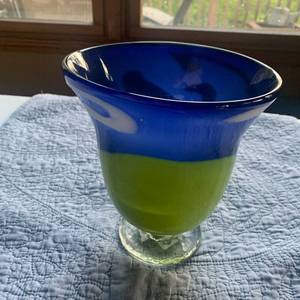 lot 149 image: Brilliant Blue and Green Handblown Glass Vase