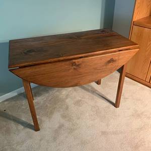 lot 129 image: Round Wood Drop Leaf Table