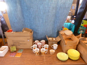 lot 6 image: Dinner Items
