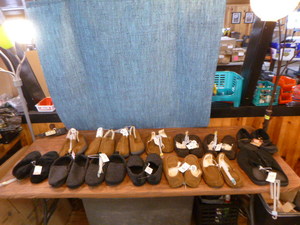 lot 34 image: Mens Slippers