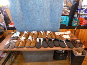lot 36 image: Mens Slippers