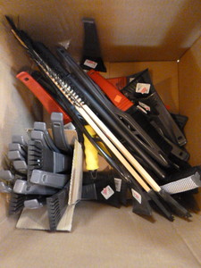 lot 72 image: Box of Ice ScrapersBrushes