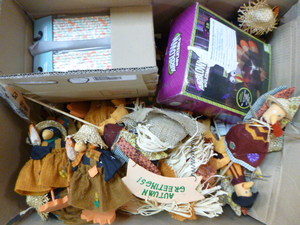 lot 73 image: Box of Thanksgiving Dcor