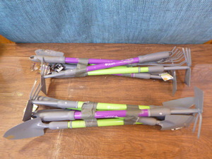 lot 75 image: Bloom Telescopic Garden Tools