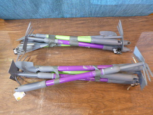 lot 76 image: Bloom Telescopic Garden Tools