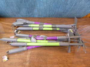 lot 78 image: Bloom Telescopic Garden Tools