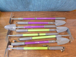 lot 80 image: Bloom Telescopic Garden Tools