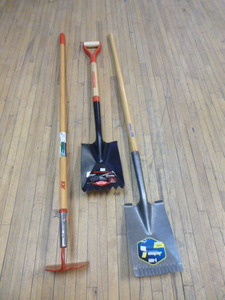 lot 103 image: Outdoor Tools