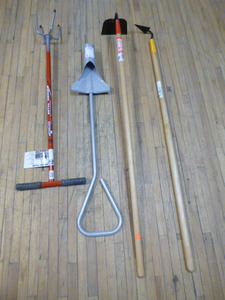 lot 104 image: Garden Tools