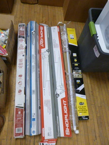 lot 154 image: Lot of Shop Lights and Bulbs