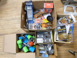 lot 179 image: Garage Items