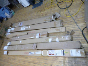 lot 192 image: Lot of Large Blinds