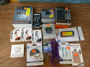 lot 228 image: Lot of Audio and Cell Phone Accessories