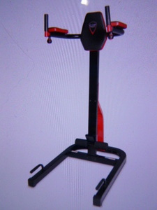 lot 22 image: Cap Strength Vertical Knee Raise Machine
