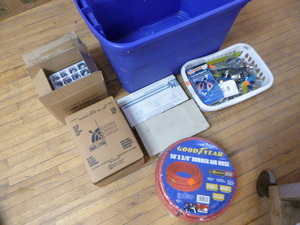 lot 272 image: Garage Items
