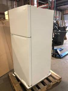 lot 25 image: Vissani 18 cu. ft. Top Freezer Refrigerator DOE in White Damaged on Side   Customer Returns See Pictures