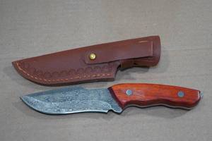 lot 13 image: Demascus Style Blade Hunting Knife