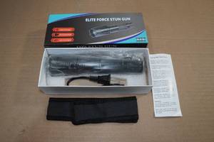 lot 18 image: Day Zero Survival Stun Gun Flash Light
