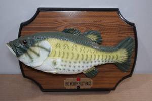 lot 21 image: Big Mouth Billy Bass Singing Wall Hanger