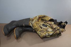 lot 24 image: Cabelas Super Mag Chest Waders -Size 13