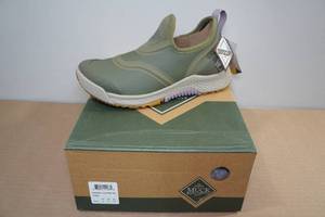 lot 33 image: Muck Boots Womens Outscape Low Shoes -Size 5