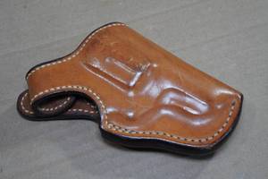 lot 95 image: Bianchi #55L Leather Gun Holster