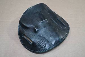 lot 103 image: Rob Leahy Leather Gun Holster