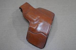 lot 105 image: Gould & Goodrich Leather Gun Holster