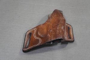 lot 107 image: Bianchi #5 Leather Gun Holster