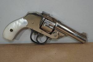 lot 1H image: Iver Johnson Second Model Safety Automatic Hammerless .32 Cal Revolver