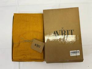 lot 36 image: MM. 3 sets of 4(12) Avrit Linen Napkins