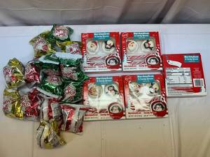 lot 58 image: MM. 14 Popcorn Balls & 5 MarshMallows & Candy Spoons