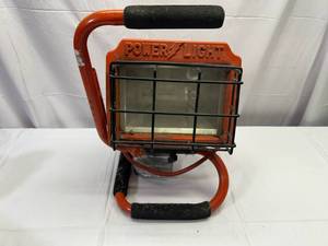lot 207 image: SSS. Portable Power Light