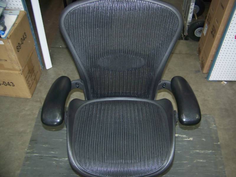 lot 73 image: Herman Miller Aeron, Adjustable Office Chair on wheels