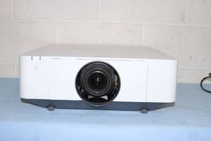 lot 1 image: Sony VPL-FHZ57 WUXGA Widescreen Laser Light Source 4100-Lumen Projection System  Projector & Remote Control