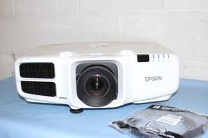 lot 17 image: Epson PowerLite Pro G6450WU Widescreen WUXGA 3LCD HD 4500-Lumen Large Venue  Home Theater Projector