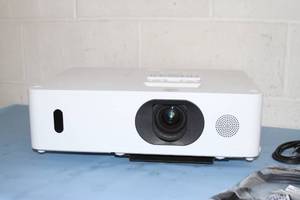 lot 106 image: Hitachi CP-WU5505 WUXGA 5000-Lumen HD Home Theater LCD Projector  Projection System