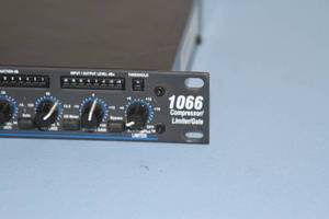 lot 134 image: dbx Pro Audio Stereo Compressor  Limiter  Gate - Model 1066