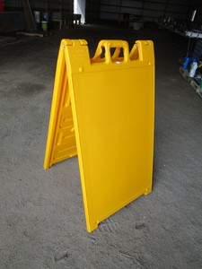 lot 17 image: Poly Sign Board 2x3
