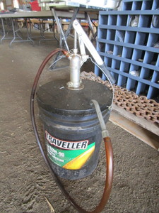 lot 25 image: 5 gal Bucket Oil Pump