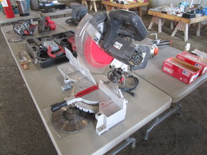 lot 40 image: Porter Cable Miter Saw