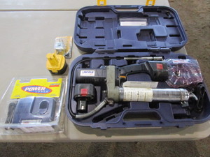 Lincoln Cordless Grease Gun wSpare Battery & Charger