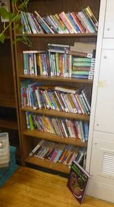 lot 104 image: 5 shelf bookshelf full of books
